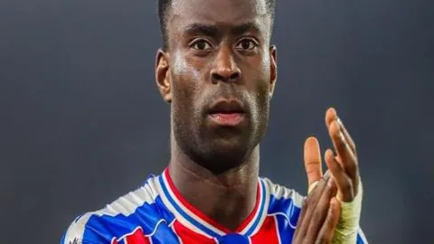 福登荣获年度最佳奖项，获足球记者群力赞